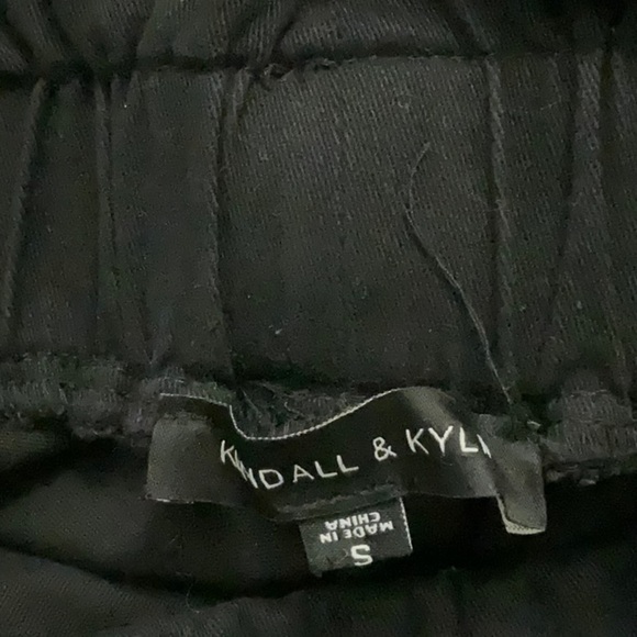 Kendall & Kylie black paperbag cargo pants. Size S - Picture 8 of 9